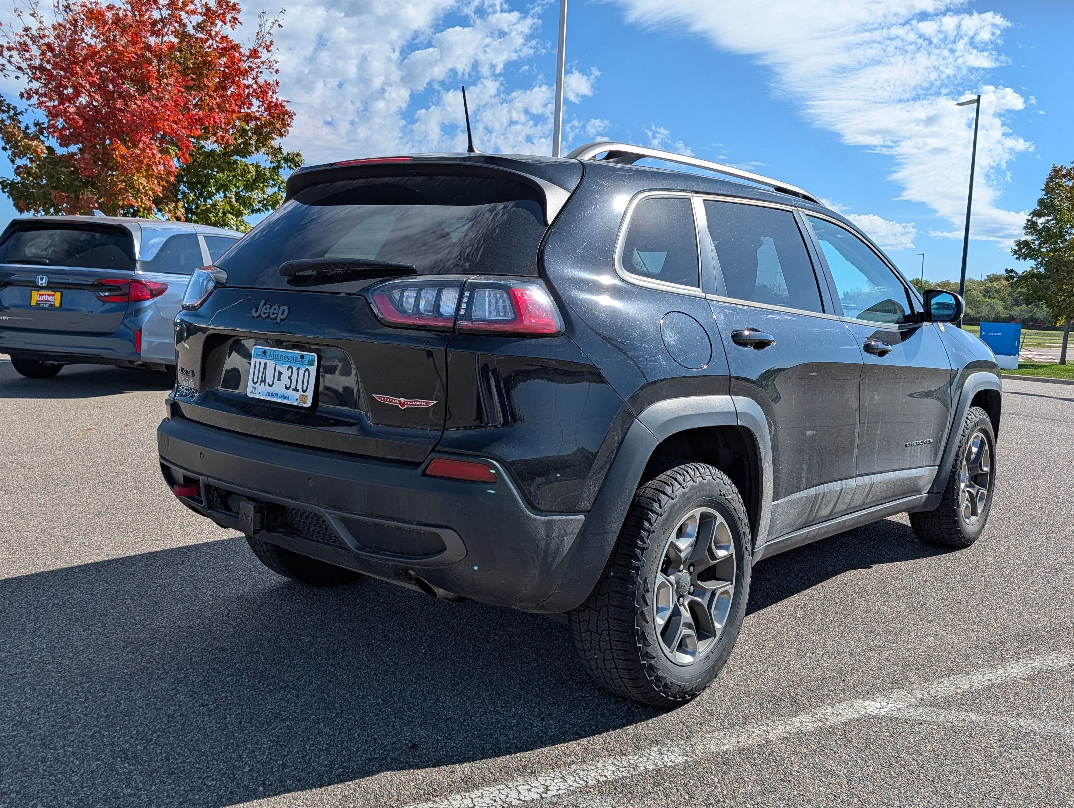 Used 2019 Jeep Cherokee Trailhawk w/ Cold Weather Group AWD/4WD image 4