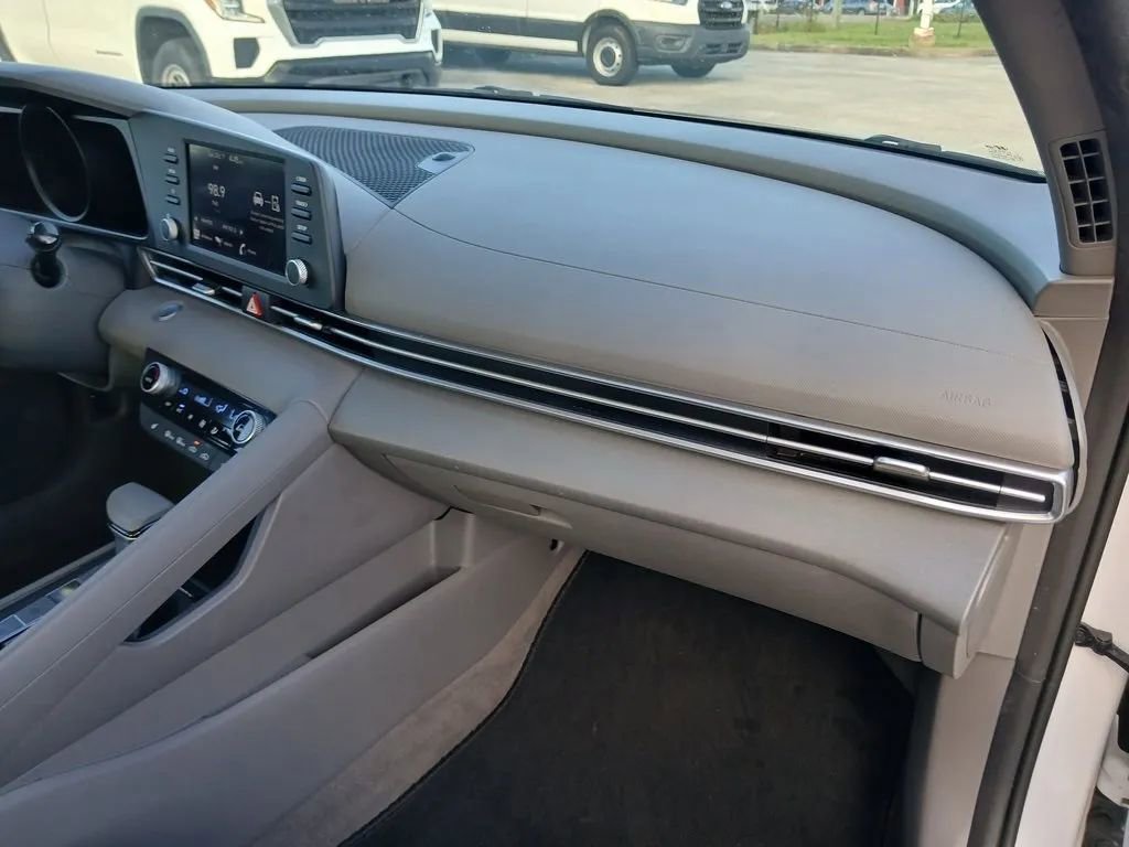 Used 2021 Hyundai Elantra Blue image 12