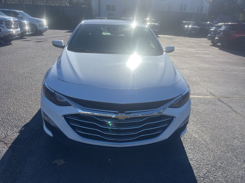 Used 2024 Chevrolet Malibu LT FWD image 3