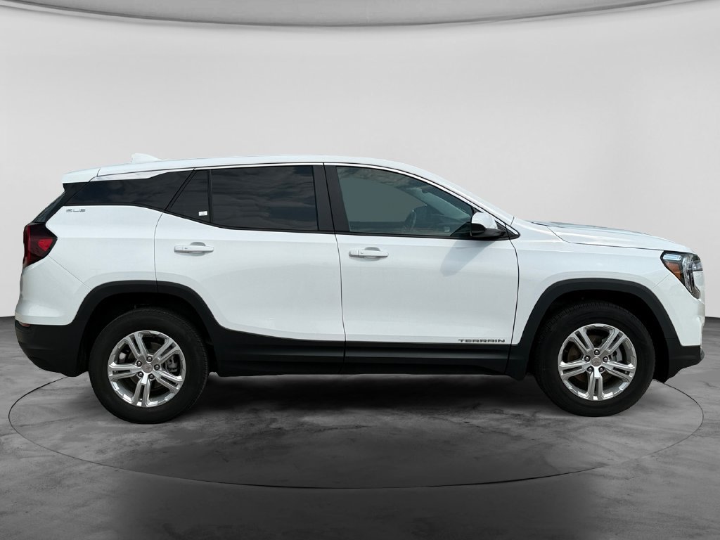 Used 2024 GMC Terrain SLE AWD/4WD image 11