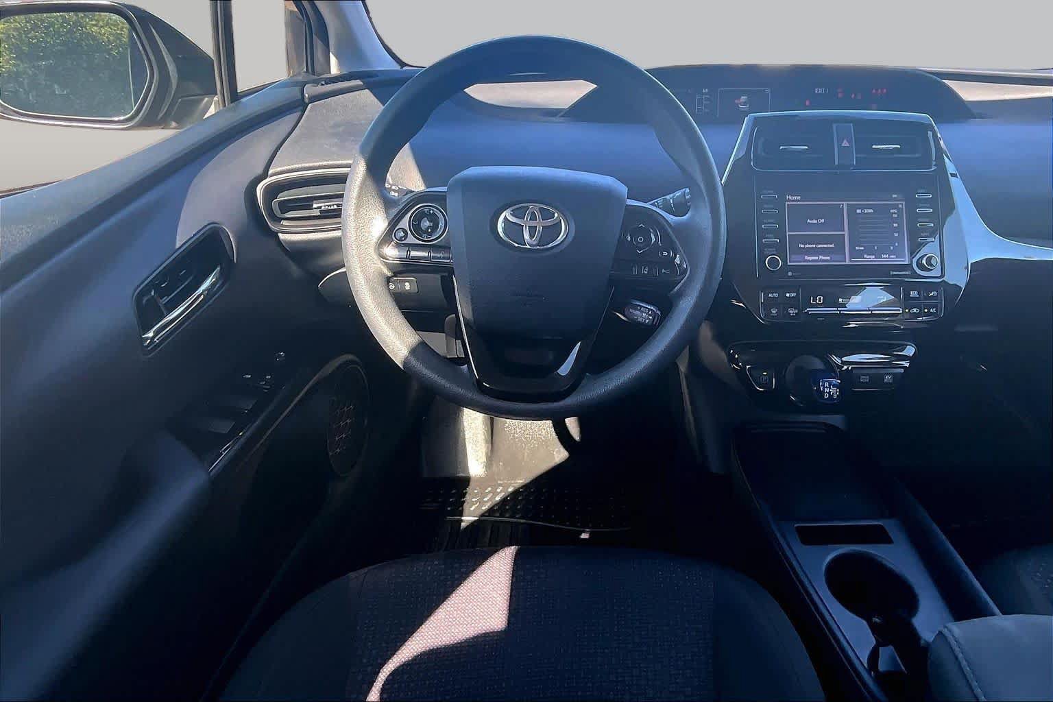 Used 2021 Toyota Prius LE FWD image 5