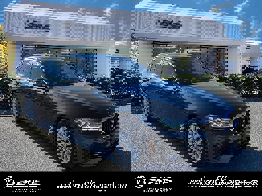 Used 2021 BMW 530i xDrive w/ Premium Package image 7