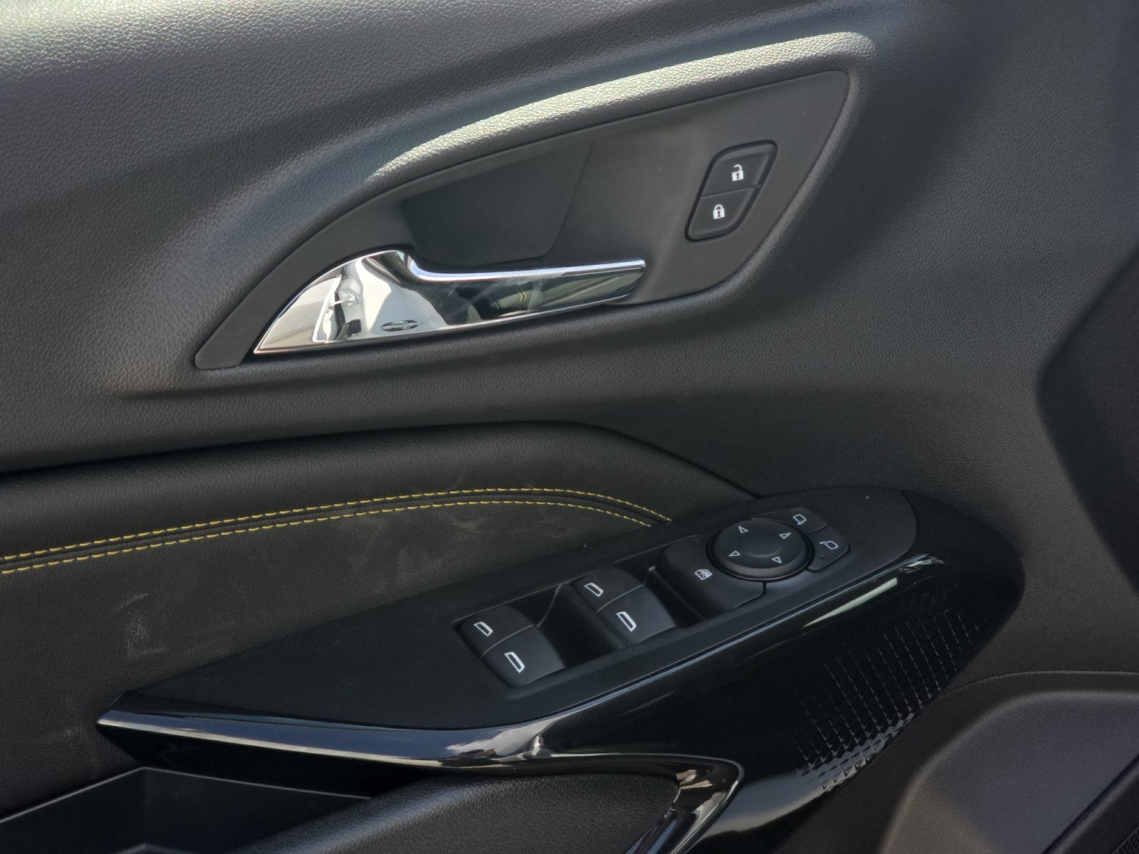 New 2026 Chevrolet Trax ACTIV w/ Sunroof Package FWD image 18