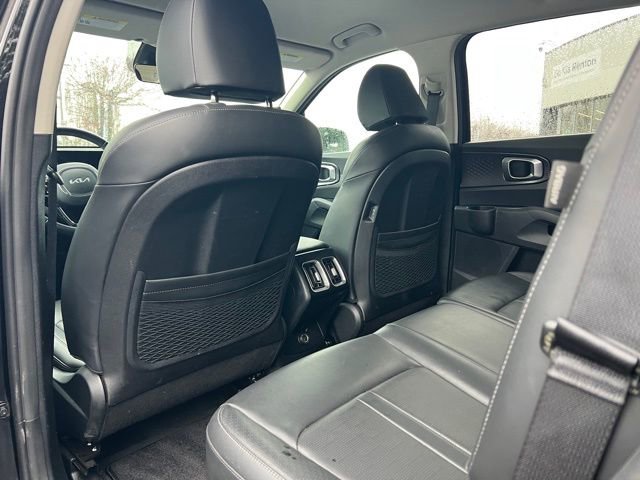 Used 2024 Kia Sorento S image 11