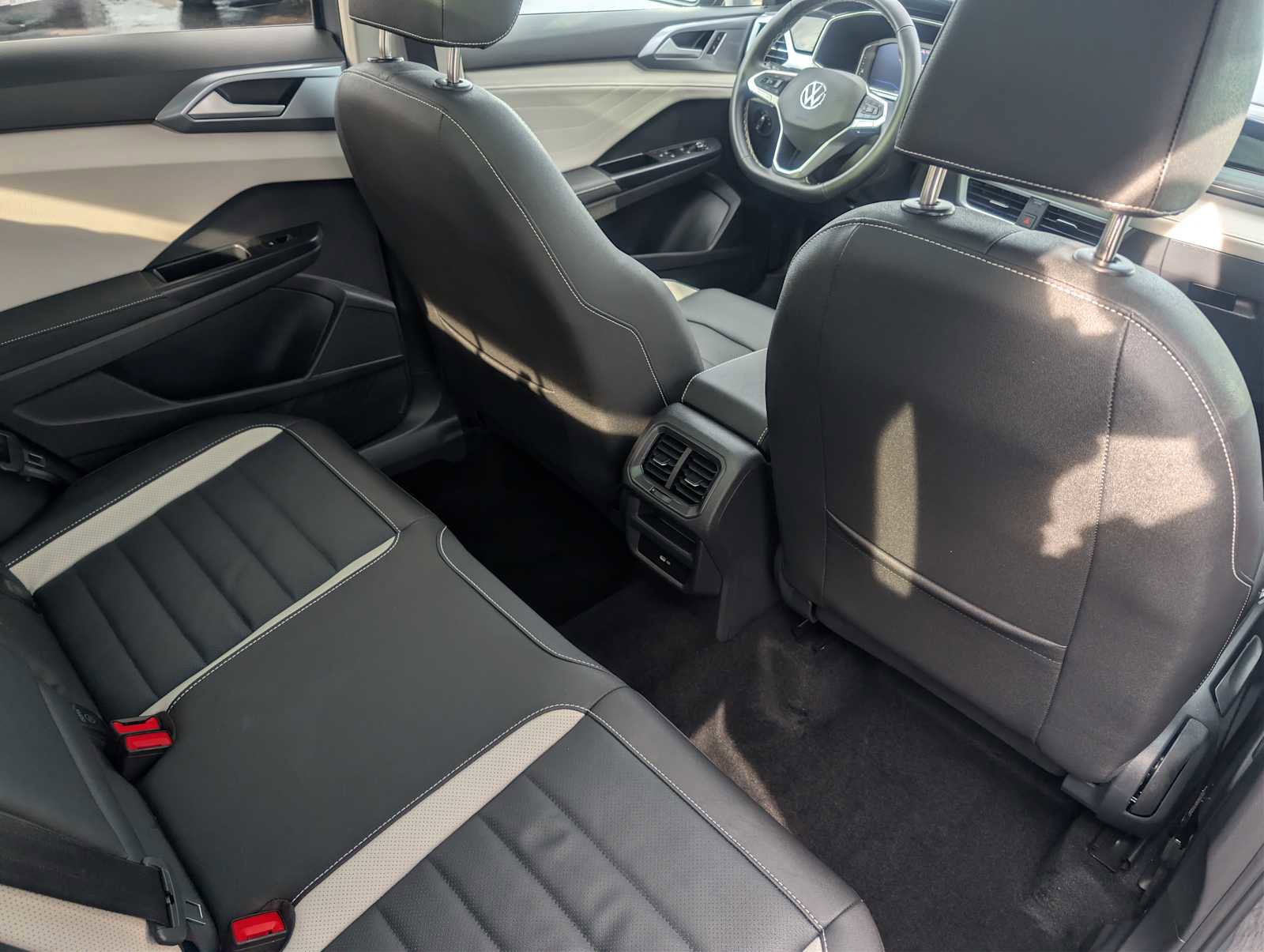 Certified 2025 Volkswagen Taos SEL w/ Taos Adventure Package image 30