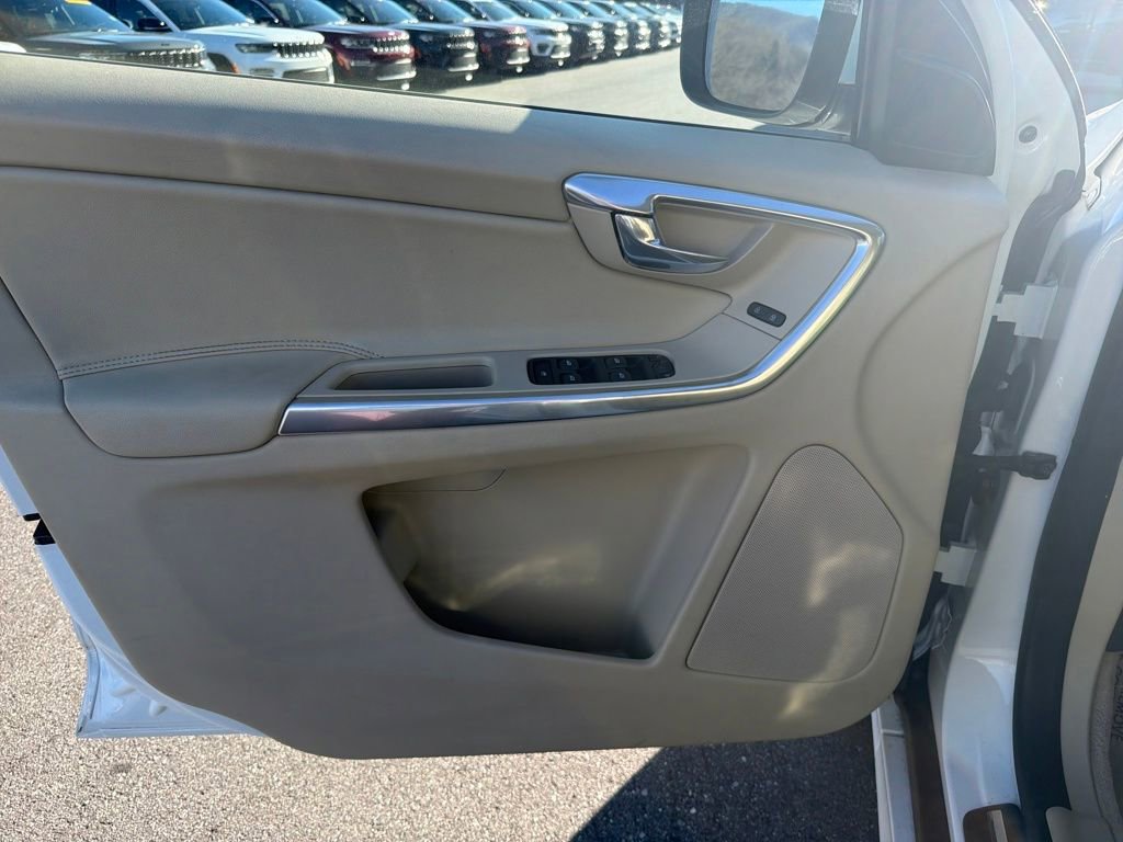 Used 2016 Volvo XC60 T5 Premier image 12