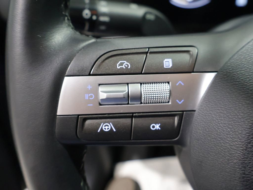 Used 2025 Hyundai Kona SEL image 31