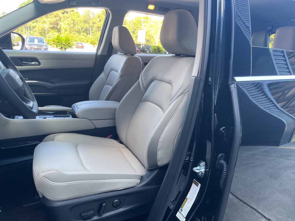 New 2026 Nissan Pathfinder SL FWD image 9