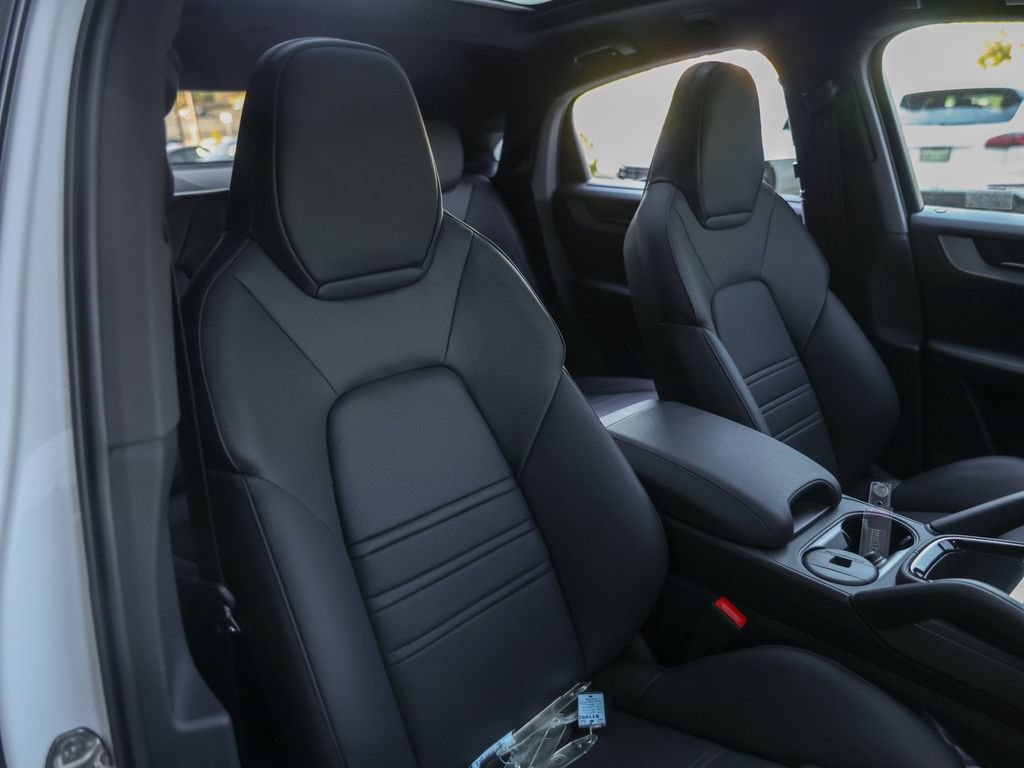 New 2026 Porsche Cayenne E-Hybrid Coupe AWD/4WD image 40