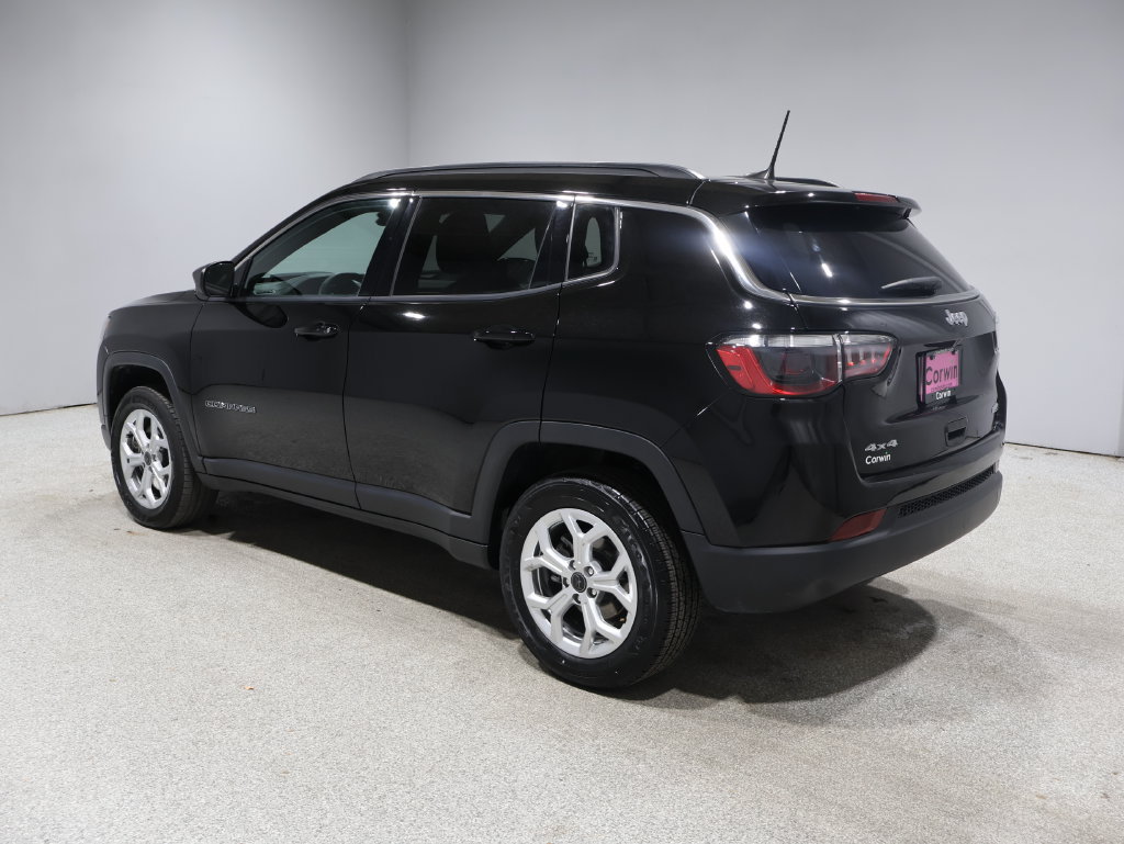 Used 2025 Jeep Compass Latitude w/ Sun & Sound Group AWD/4WD image 5