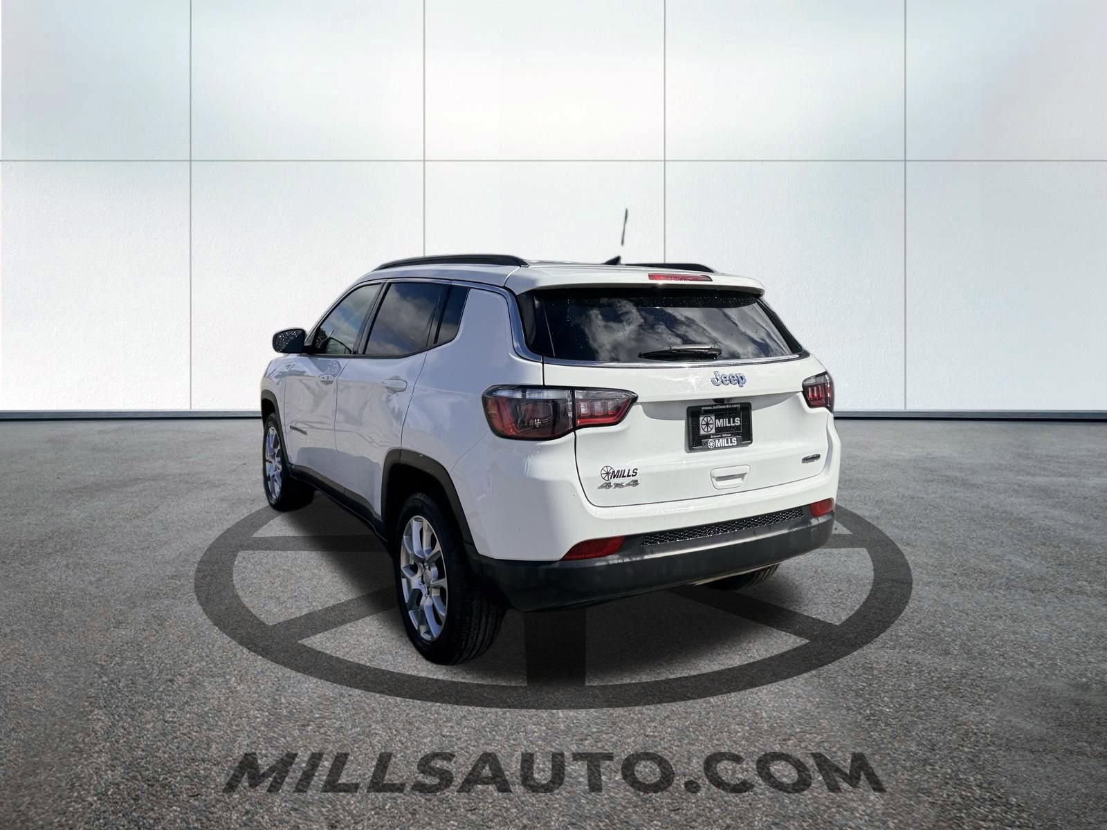 Used 2024 Jeep Compass Latitude image 9