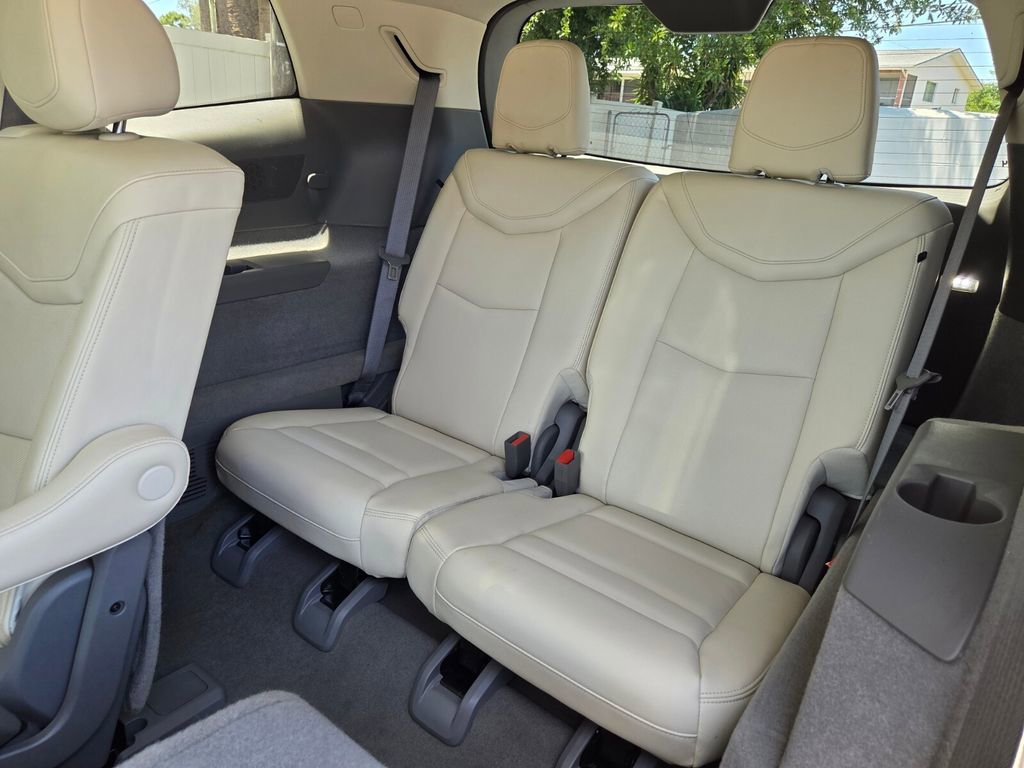 Used 2023 Cadillac XT6 Premium Luxury w/ Technology Package FWD image 17