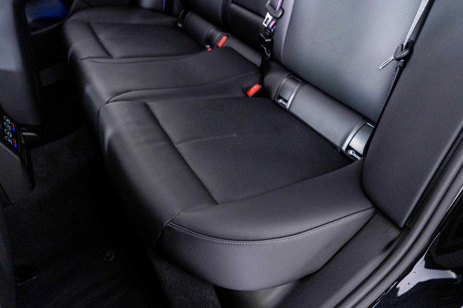 Used 2025 BMW M5 w/ Executive Package image 33