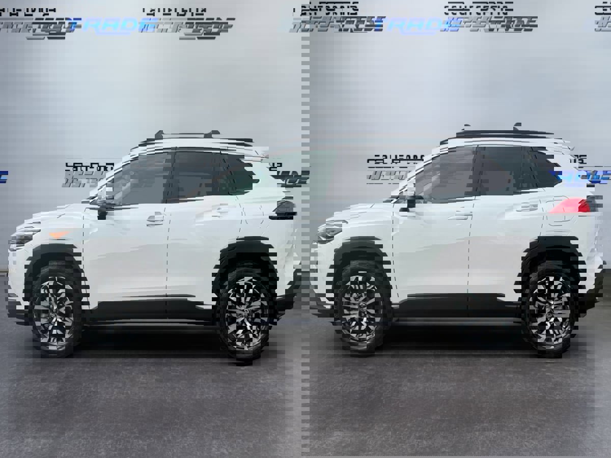 Used 2024 Toyota Corolla Cross XLE image 8