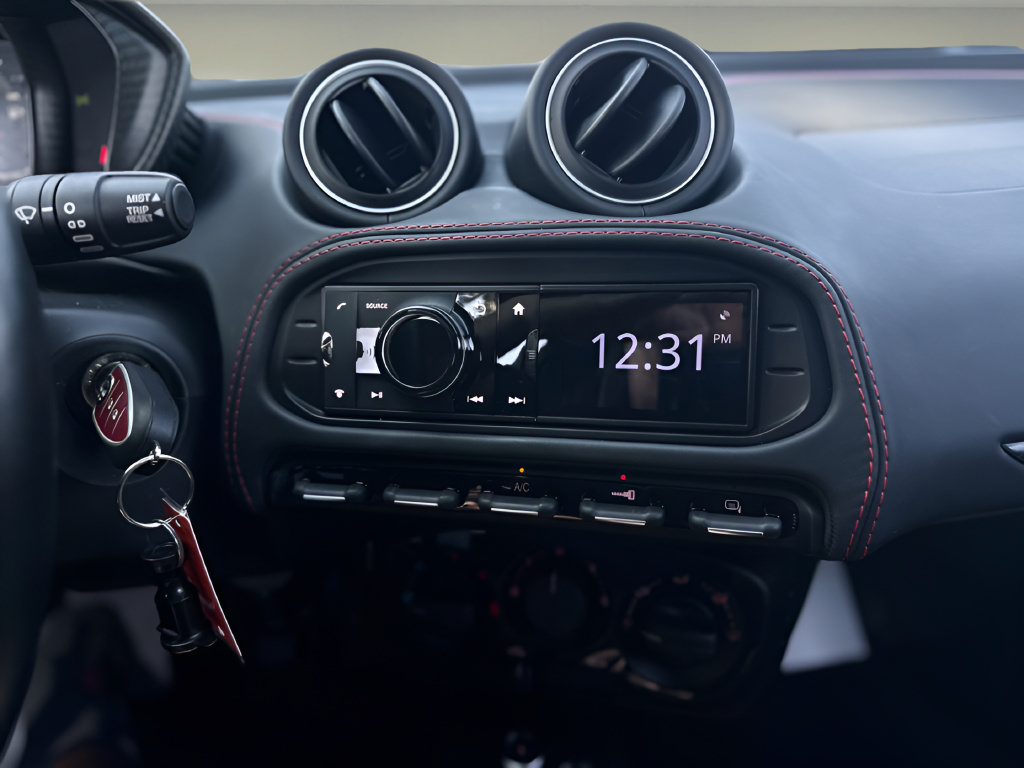 Used 2015 Alfa Romeo 4C Launch Edition w/ Convenience Group RWD image 8