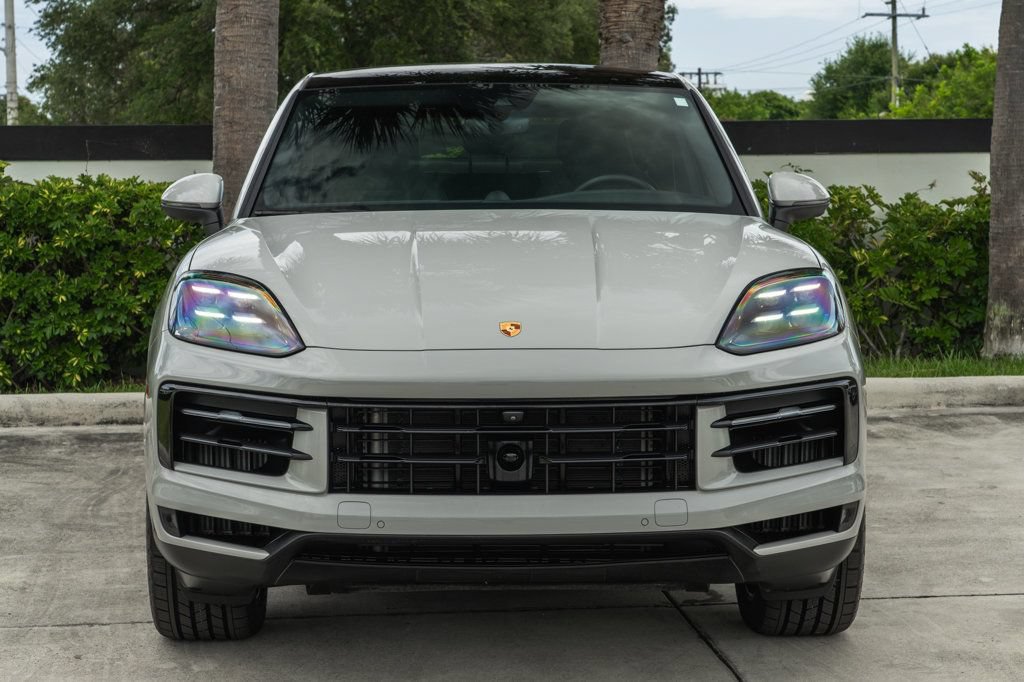 Used 2025 Porsche Cayenne Coupe AWD/4WD image 12