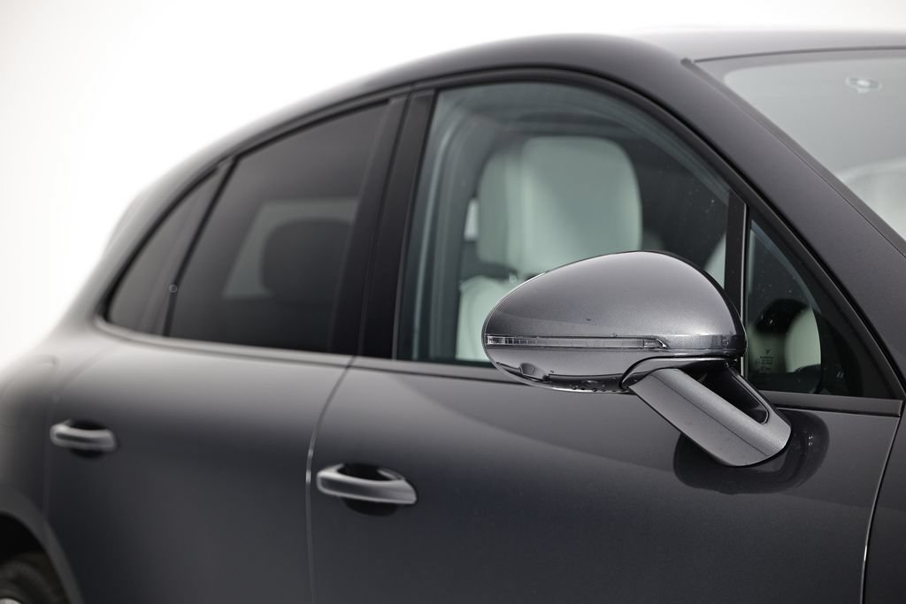 New 2026 Porsche Macan AWD/4WD image 16