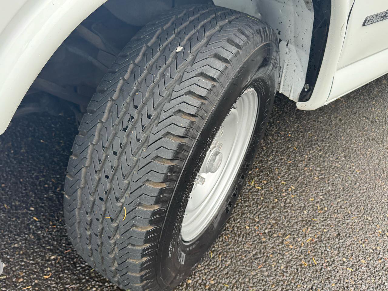 Used 2000 GMC Savana 3500 Extended Passenger image 33