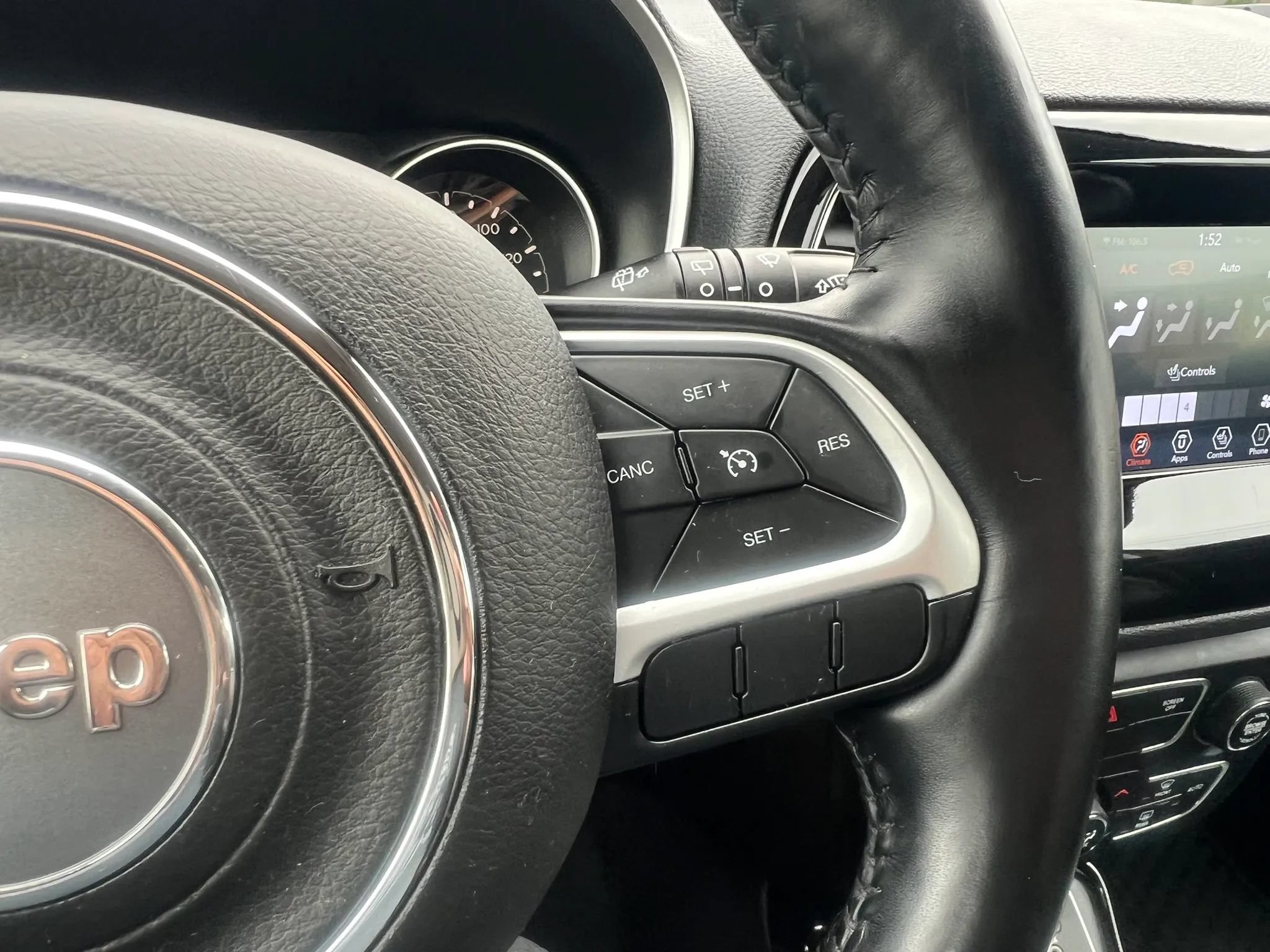 Used 2020 Jeep Compass Latitude AWD/4WD image 21