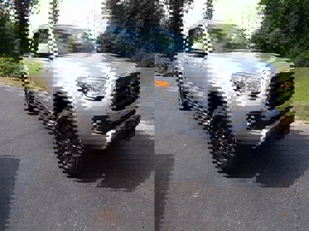 Used 2022 Toyota Tacoma 4x4 Double Cab image 5