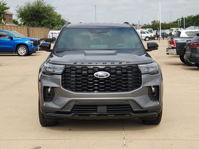 Used 2025 Ford Explorer ST-Line w/ ST-Line Street Pack AWD/4WD image 11