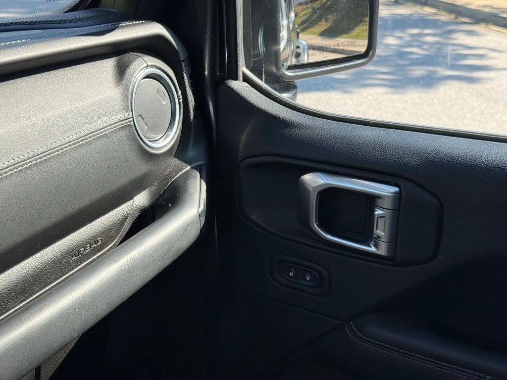 Used 2019 Jeep Wrangler Unlimited Sahara AWD/4WD image 37