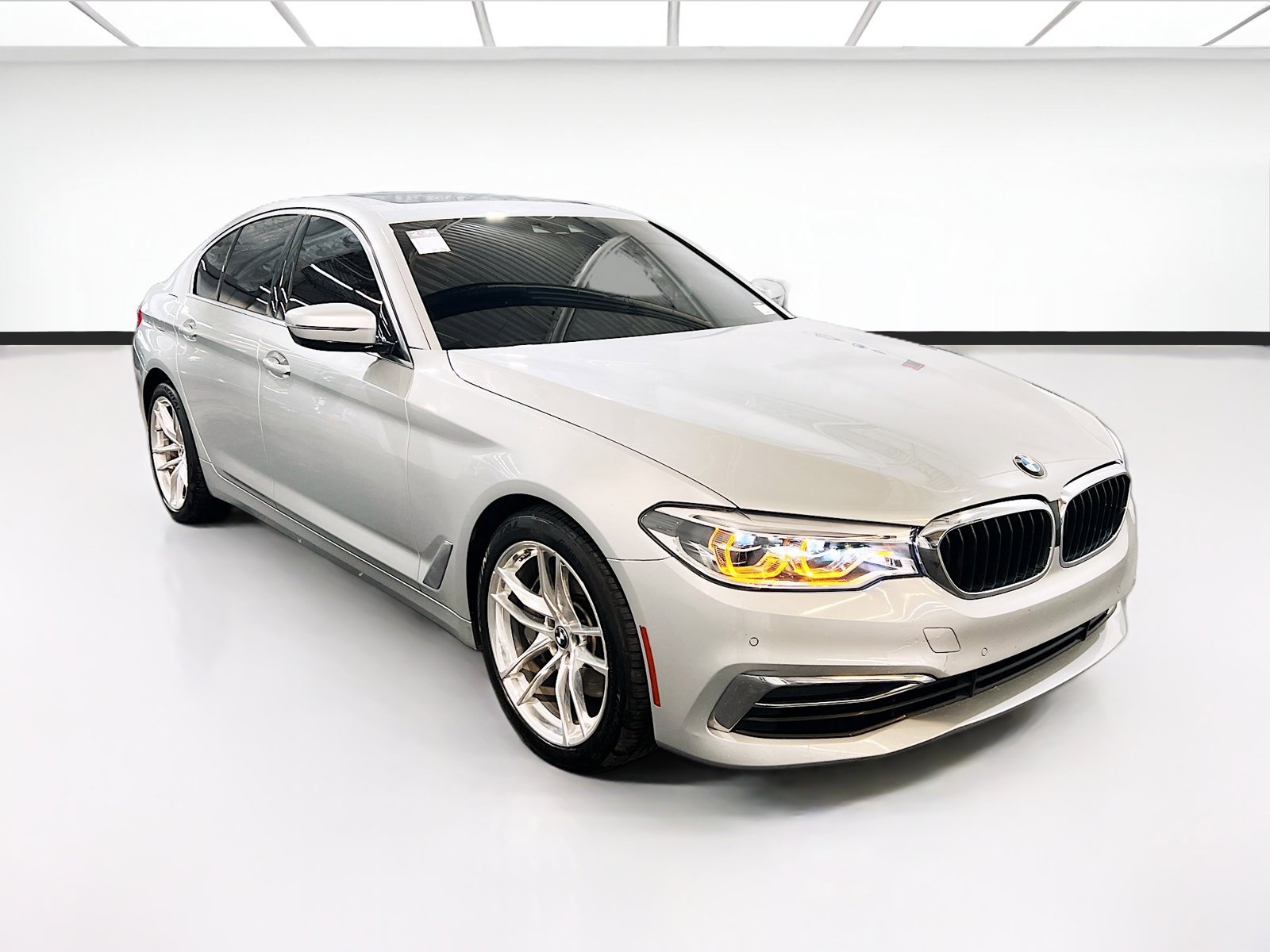 Used 2020 BMW 540i w/ Premium Package RWD image 3