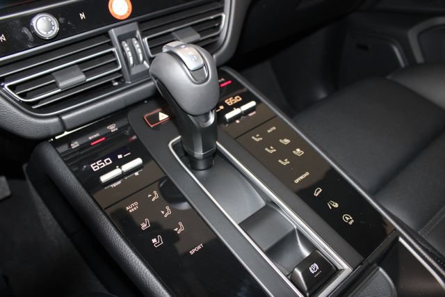 New 2026 Porsche Macan AWD/4WD image 19