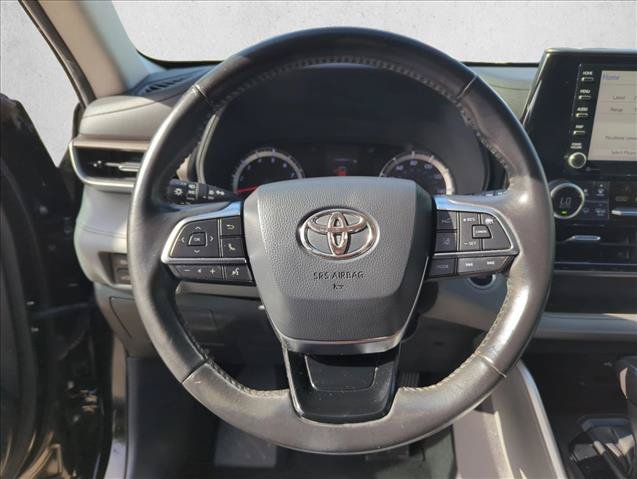 Used 2020 Toyota Highlander LE FWD image 18