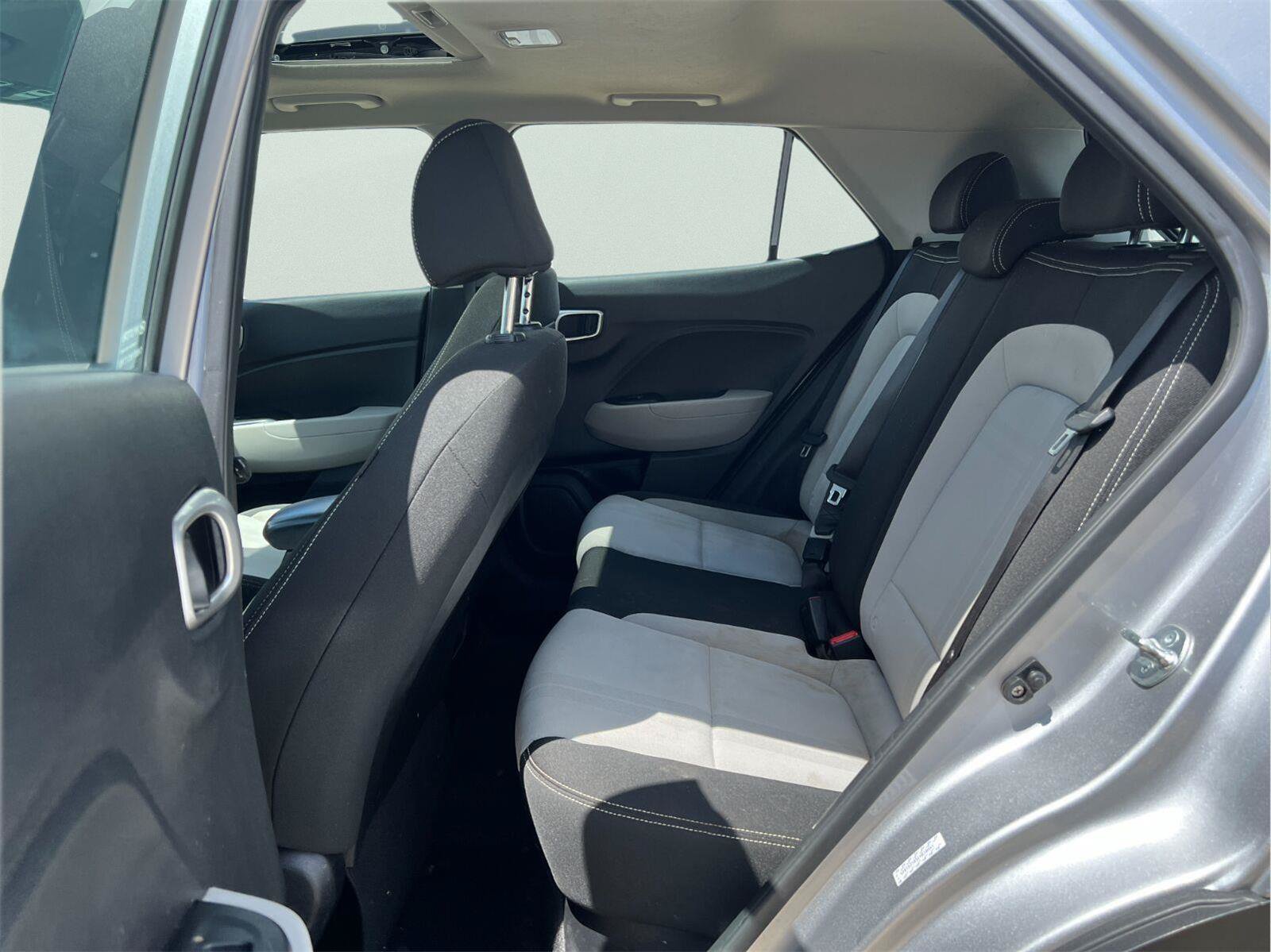 Used 2024 Hyundai Venue SEL FWD image 12