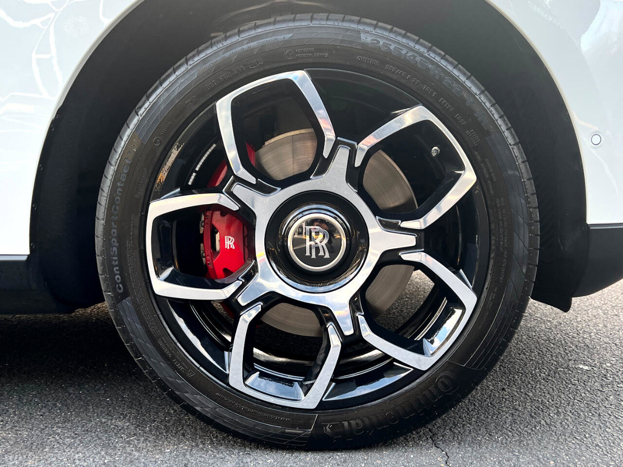 Used 2022 Rolls-Royce Cullinan Black Badge image 97