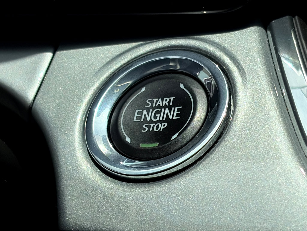 Used 2025 Chevrolet Trax LT FWD image 16