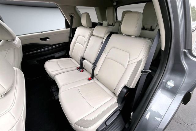 Used 2024 Nissan Pathfinder SL image 22