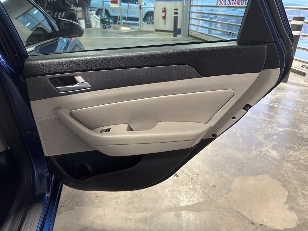 Used 2015 Hyundai Sonata SE w/ Option Group 09 image 28