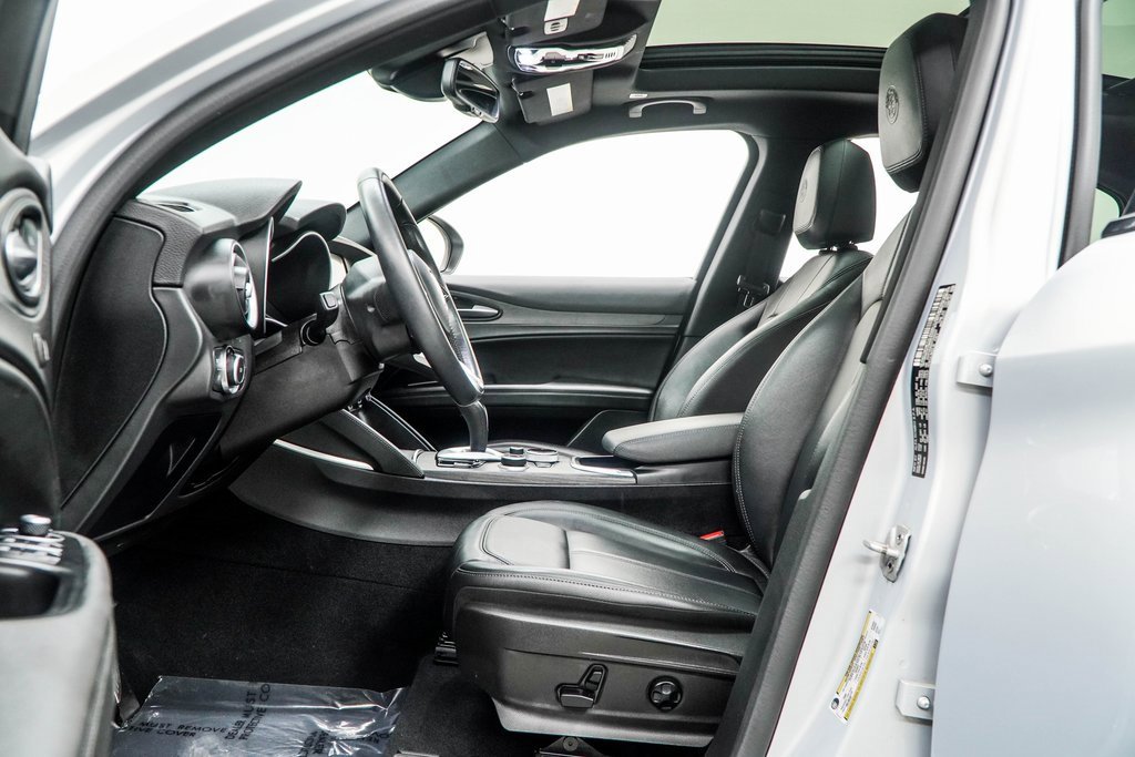 Used 2023 Alfa Romeo Stelvio Ti image 39