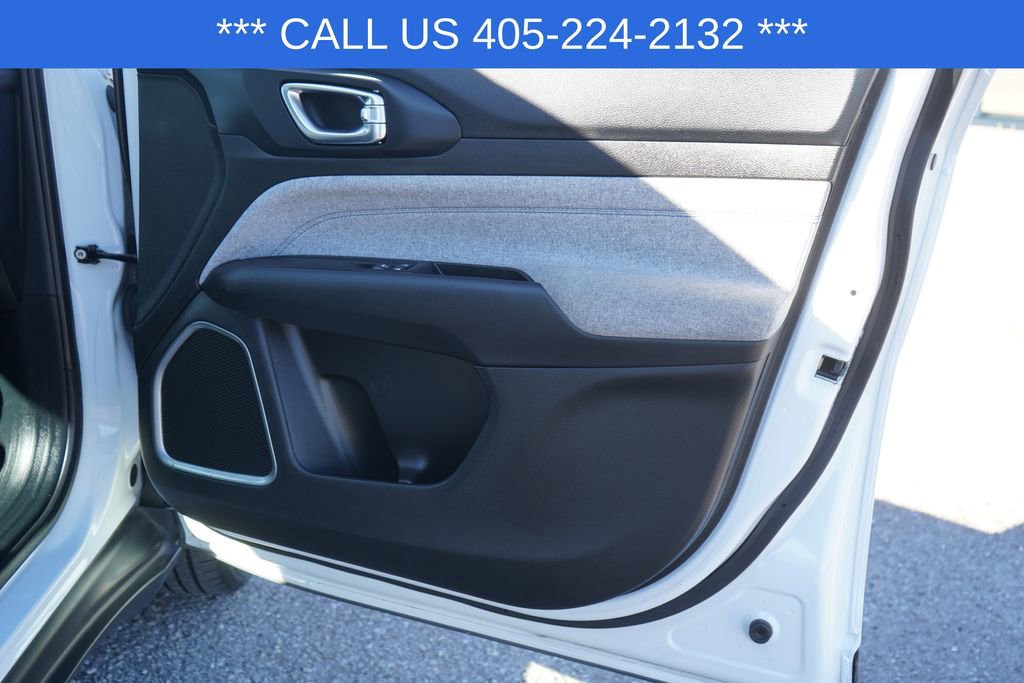 Used 2024 Jeep Compass Latitude image 21