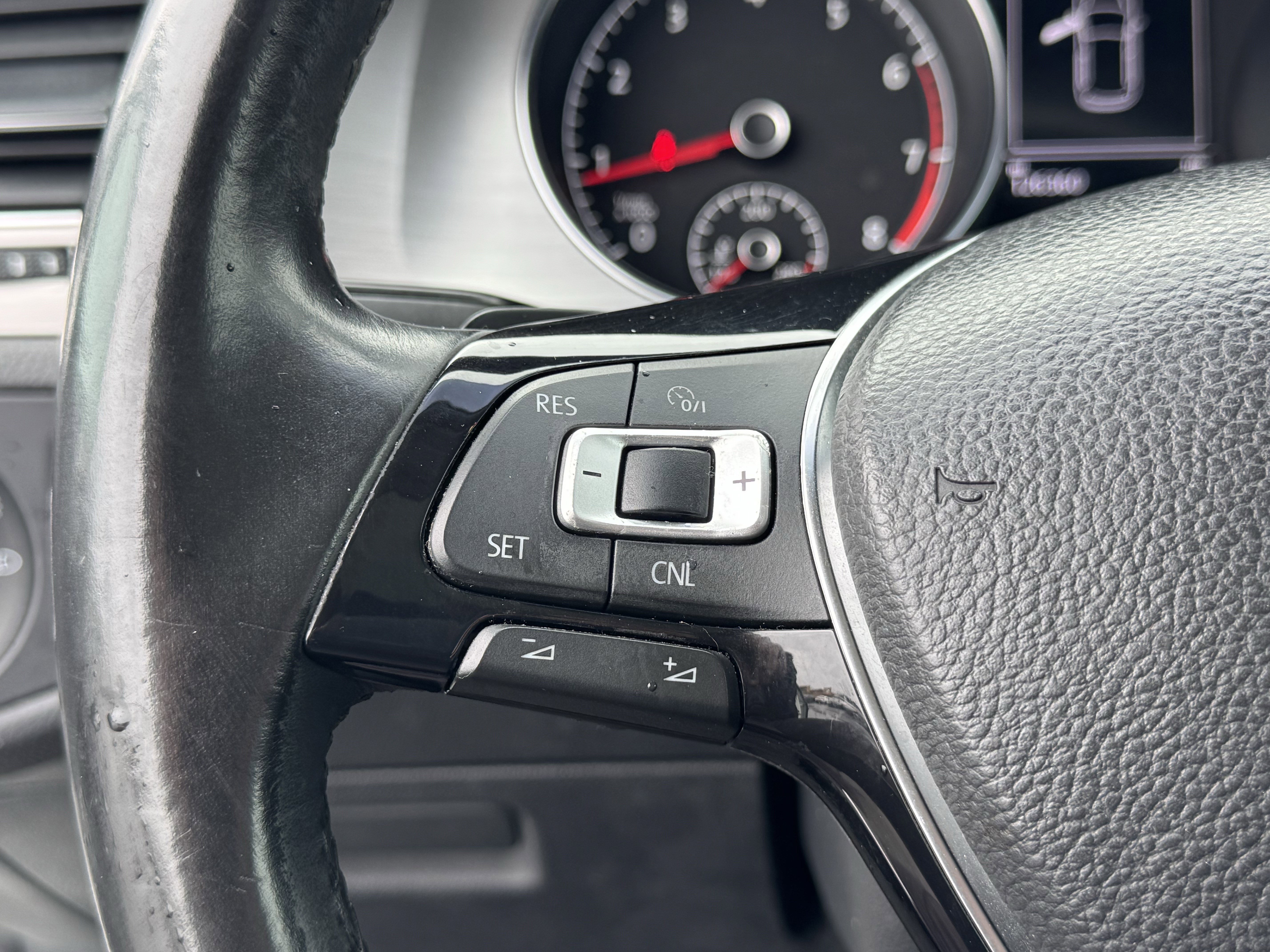 Used 2016 Volkswagen Golf SE image 30