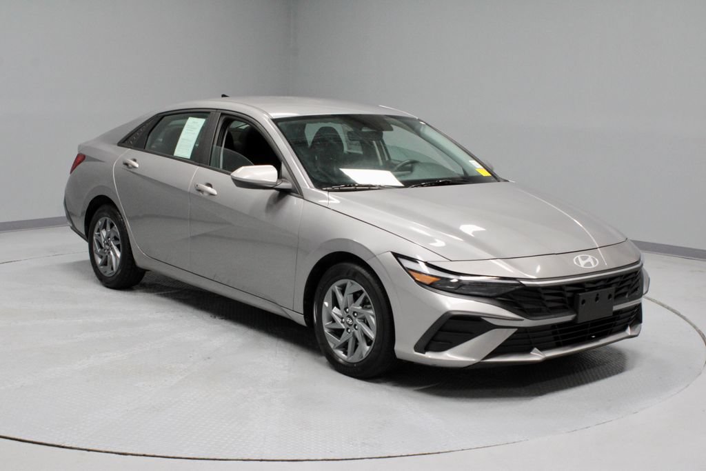 Used 2024 Hyundai Elantra SEL FWD image 1