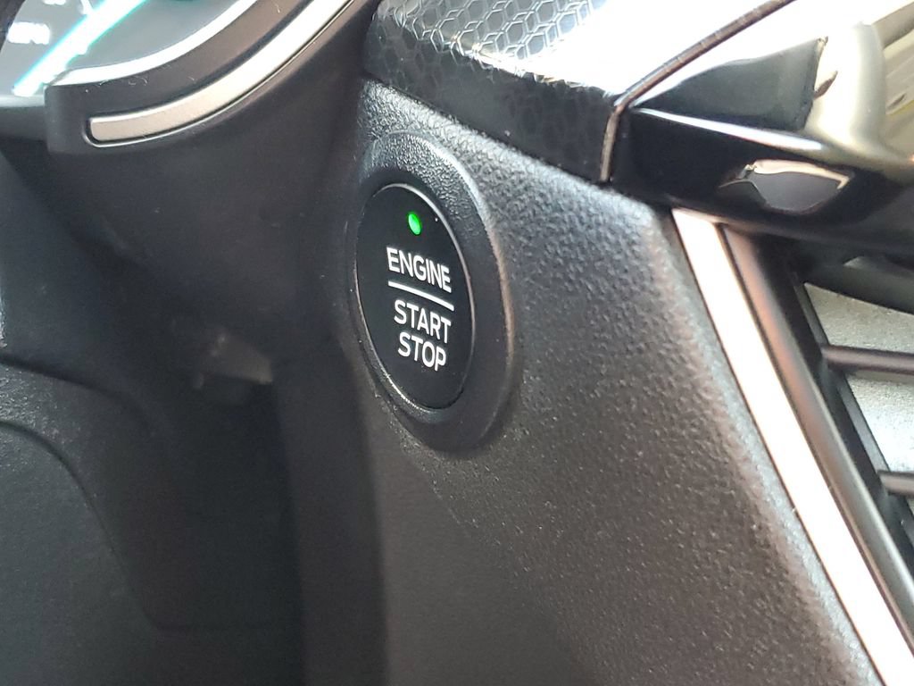 Used 2022 Ford Escape SEL w/ SEL Stealth AWD Package image 18