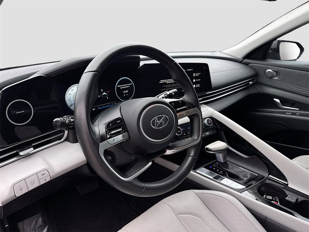Used 2023 Hyundai Elantra Limited image 9