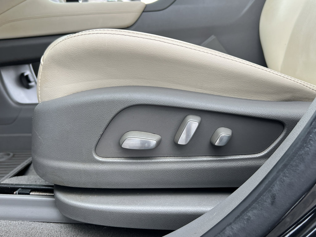 Used 2021 Cadillac XT5 Premium Luxury image 17