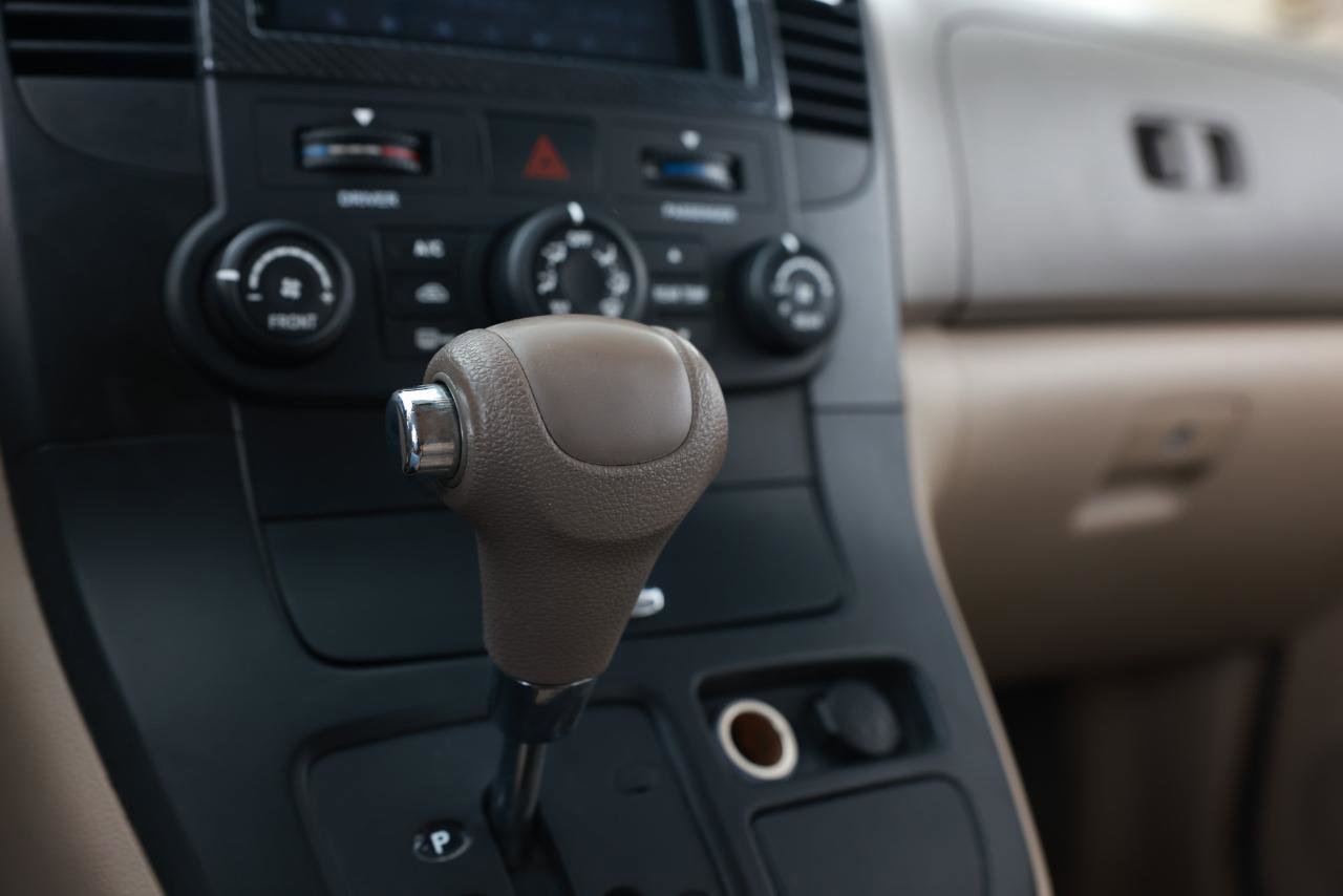 Used 2008 Kia Sedona LX image 39