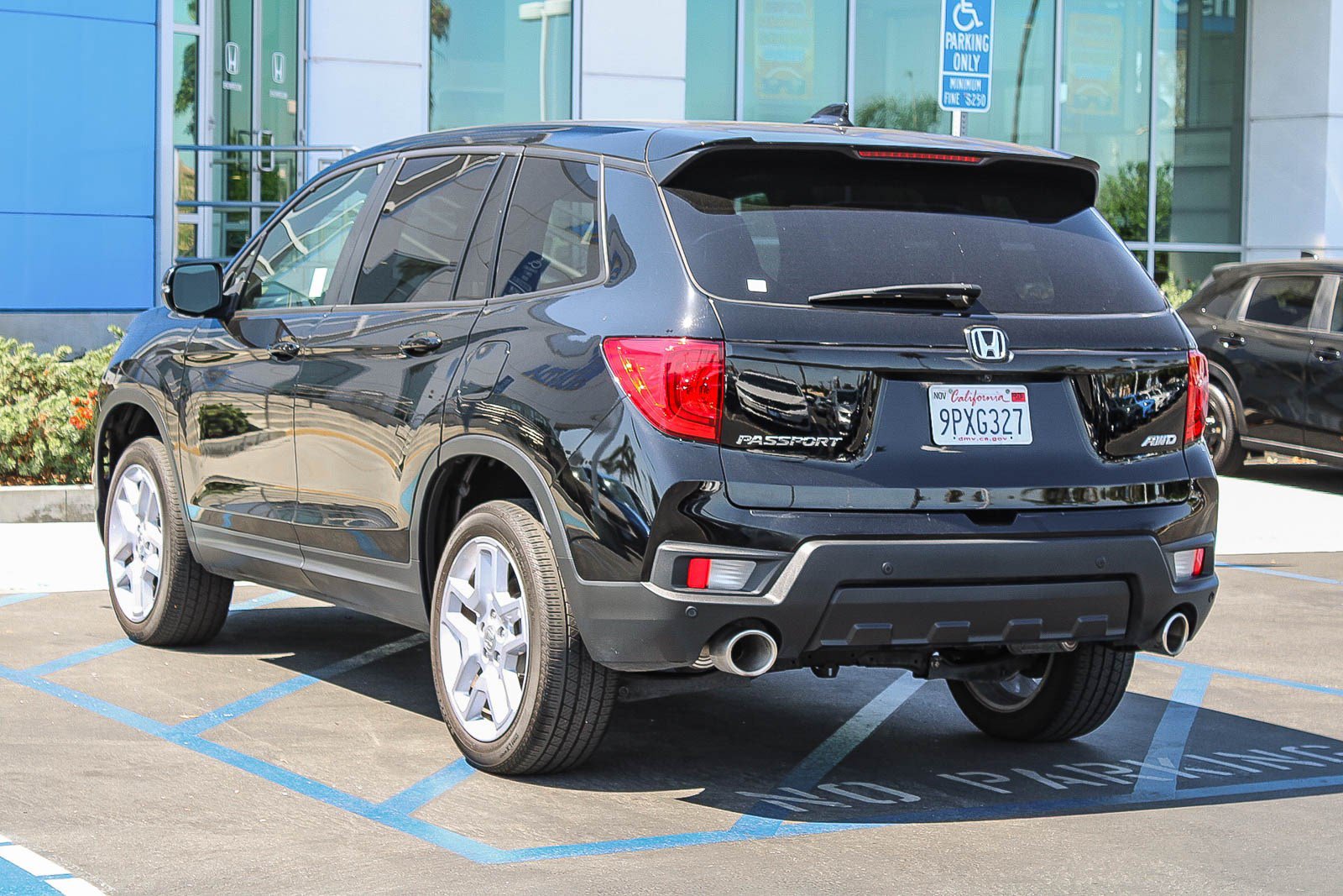 Certified 2025 Honda Passport EX-L image 9