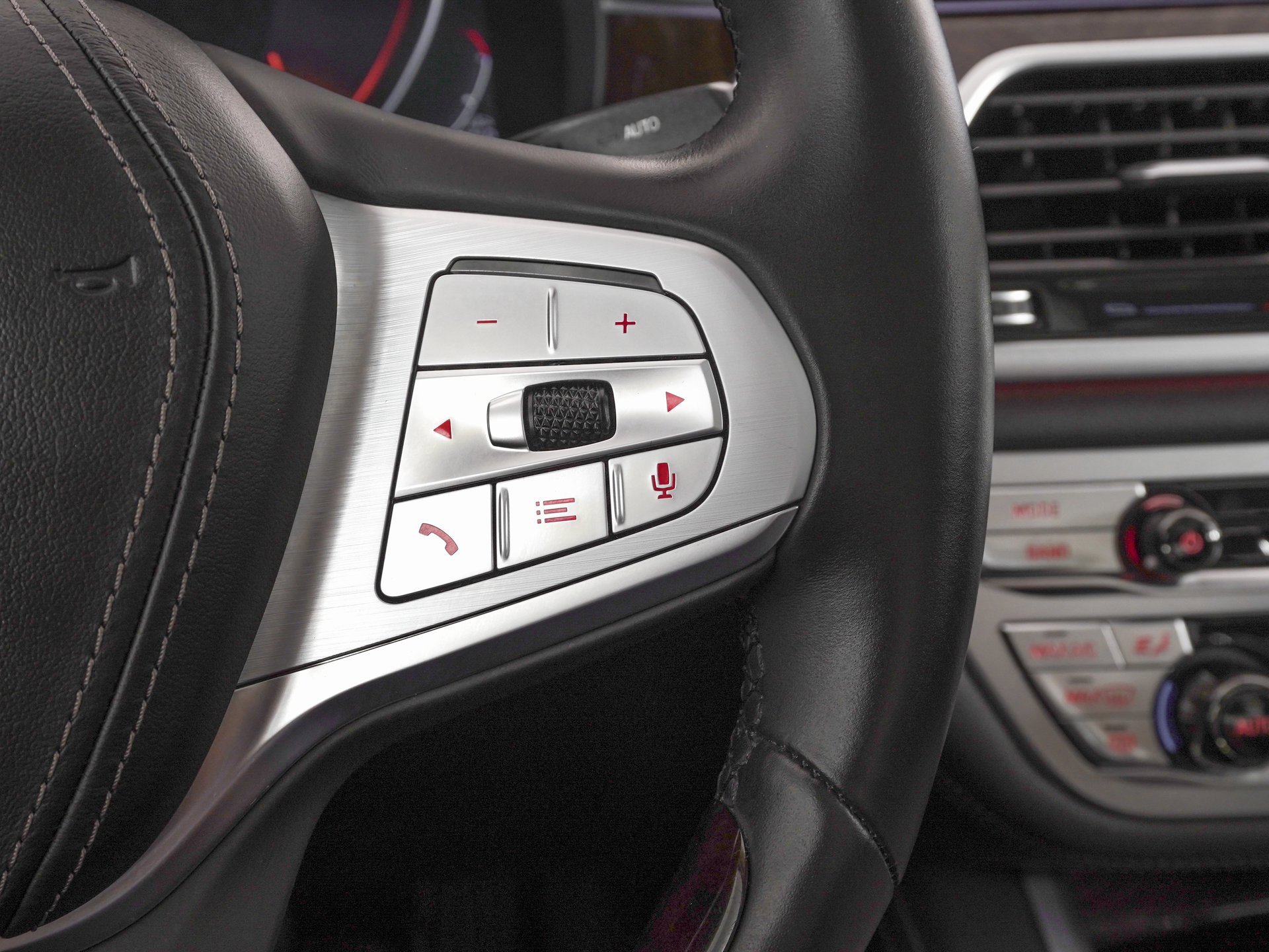 Used 2022 BMW 750i xDrive image 23