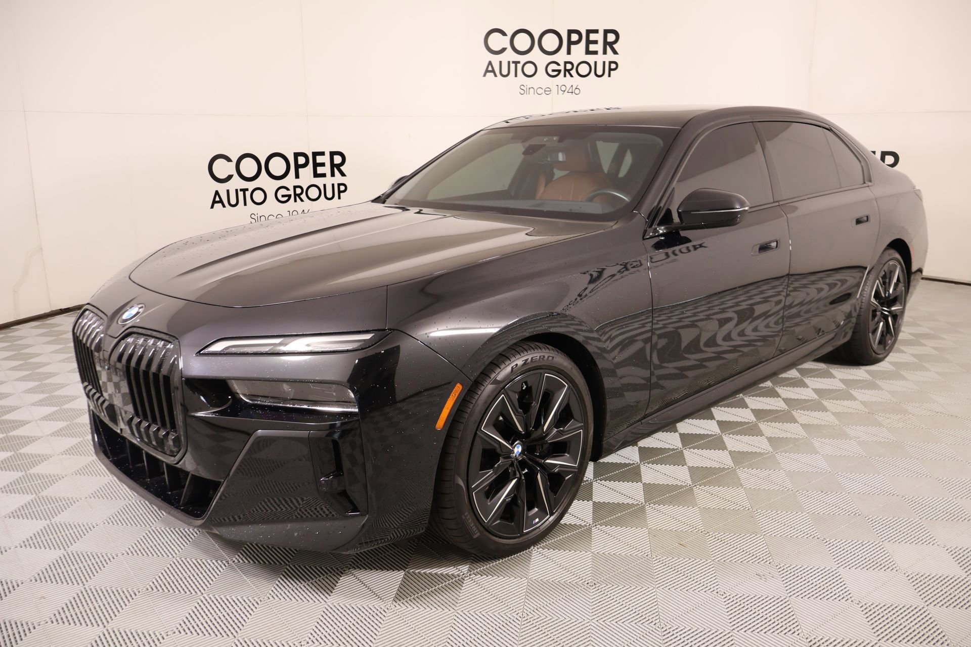 Used 2023 BMW 760i xDrive w/ Luxury Rear Seating Package AWD/4WD image 11