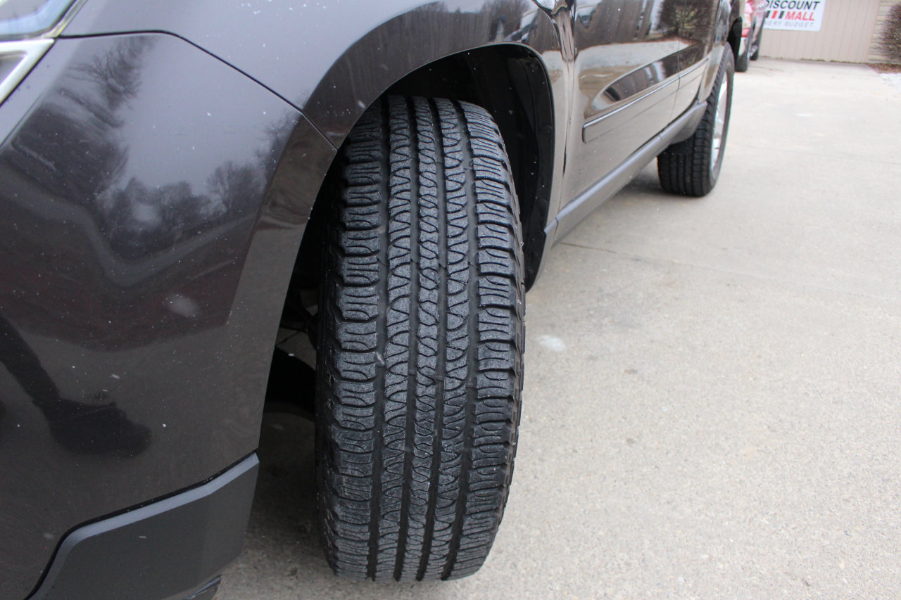 Used 2015 GMC Acadia SLE image 47