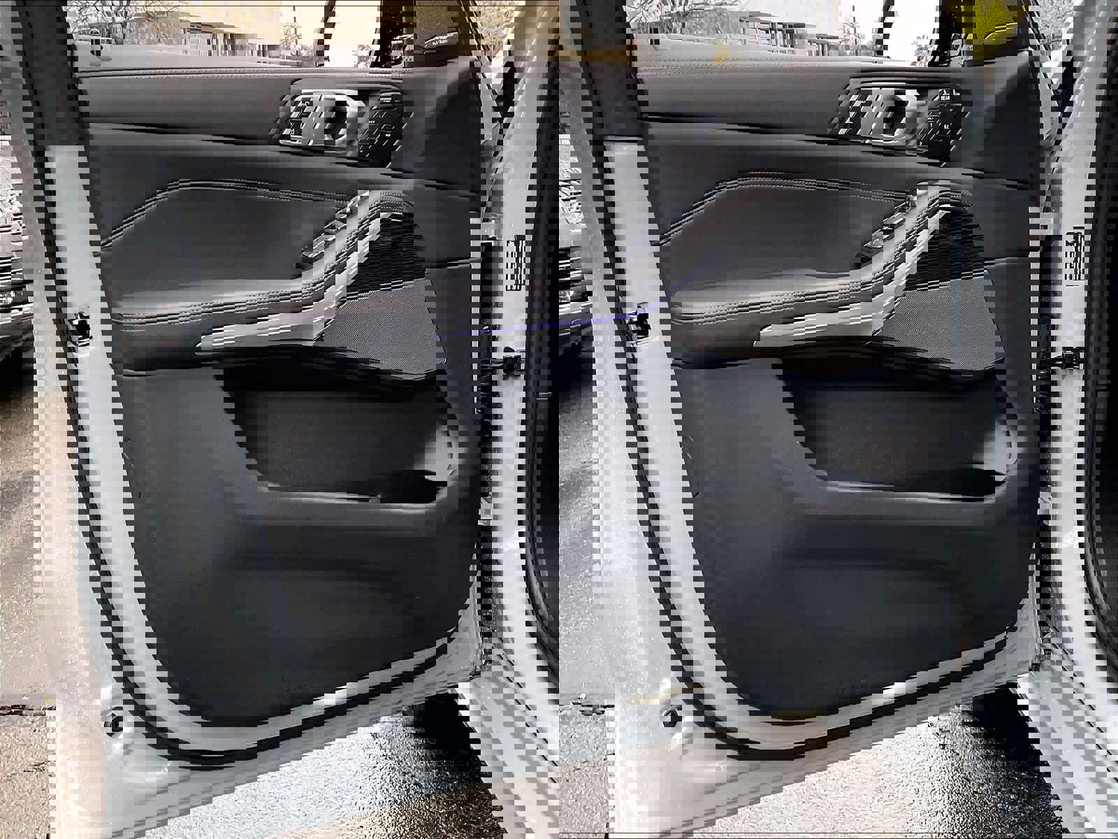 Used 2023 BMW X7 xDrive40i w/ M Sport Package image 25