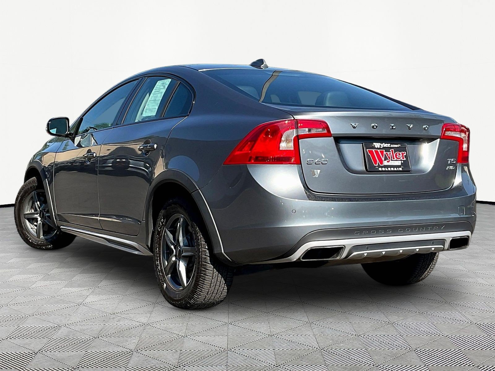 Used 2016 Volvo S60 T5 Cross Country Platinum w/ Protection Package AWD/4WD image 4