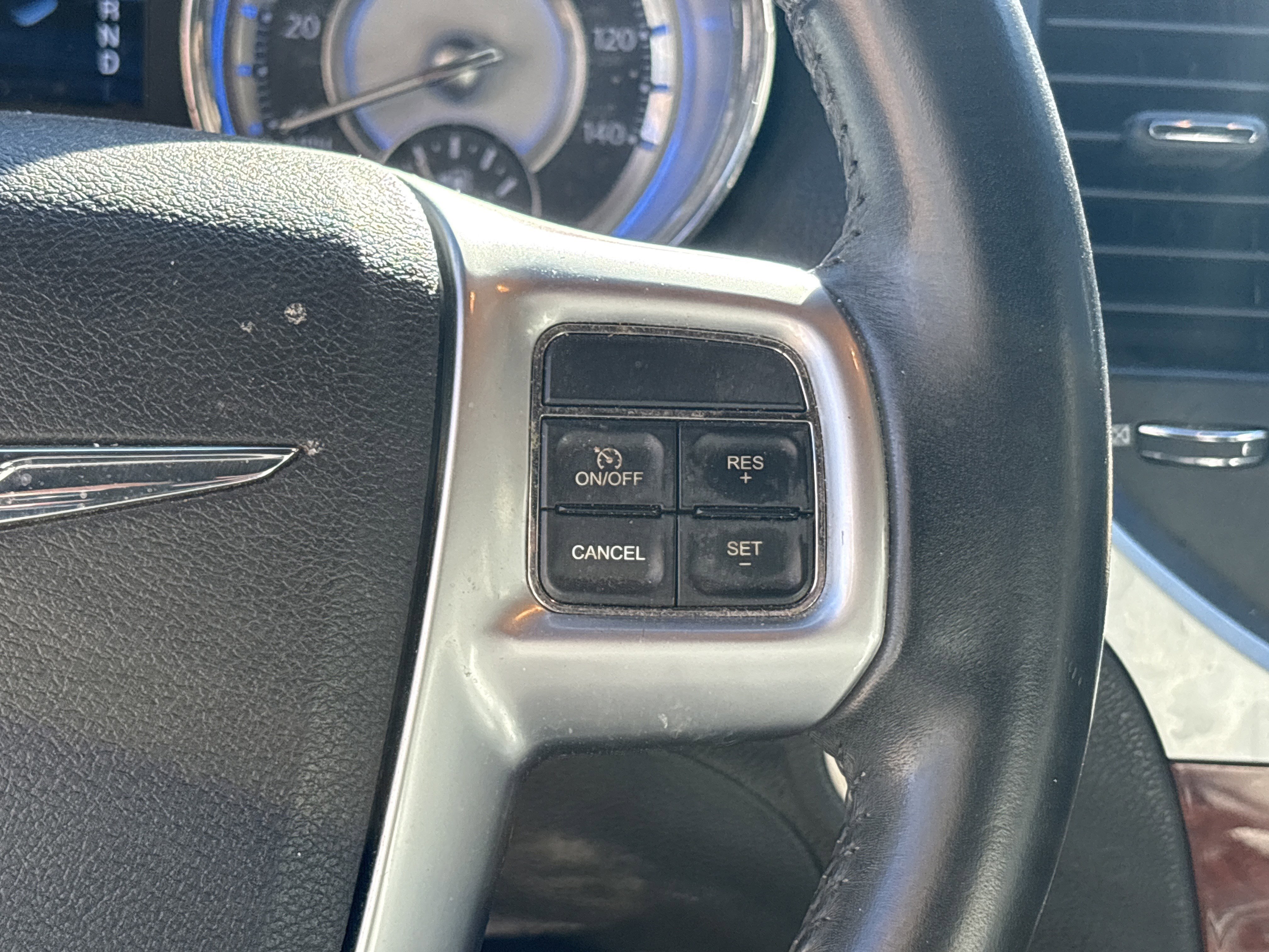 Used 2013 Chrysler 300 AWD w/ Driver Convenience Group image 18