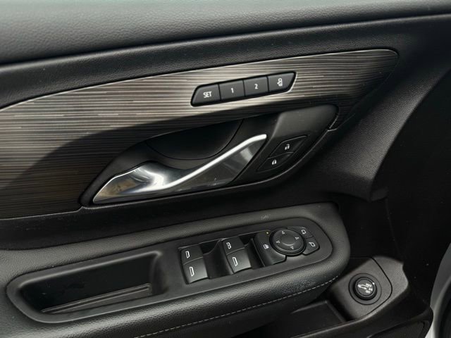 Used 2024 GMC Terrain SLT image 14